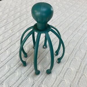 Scalp massager gently massages pressure points and sensitive nerves on head/neck